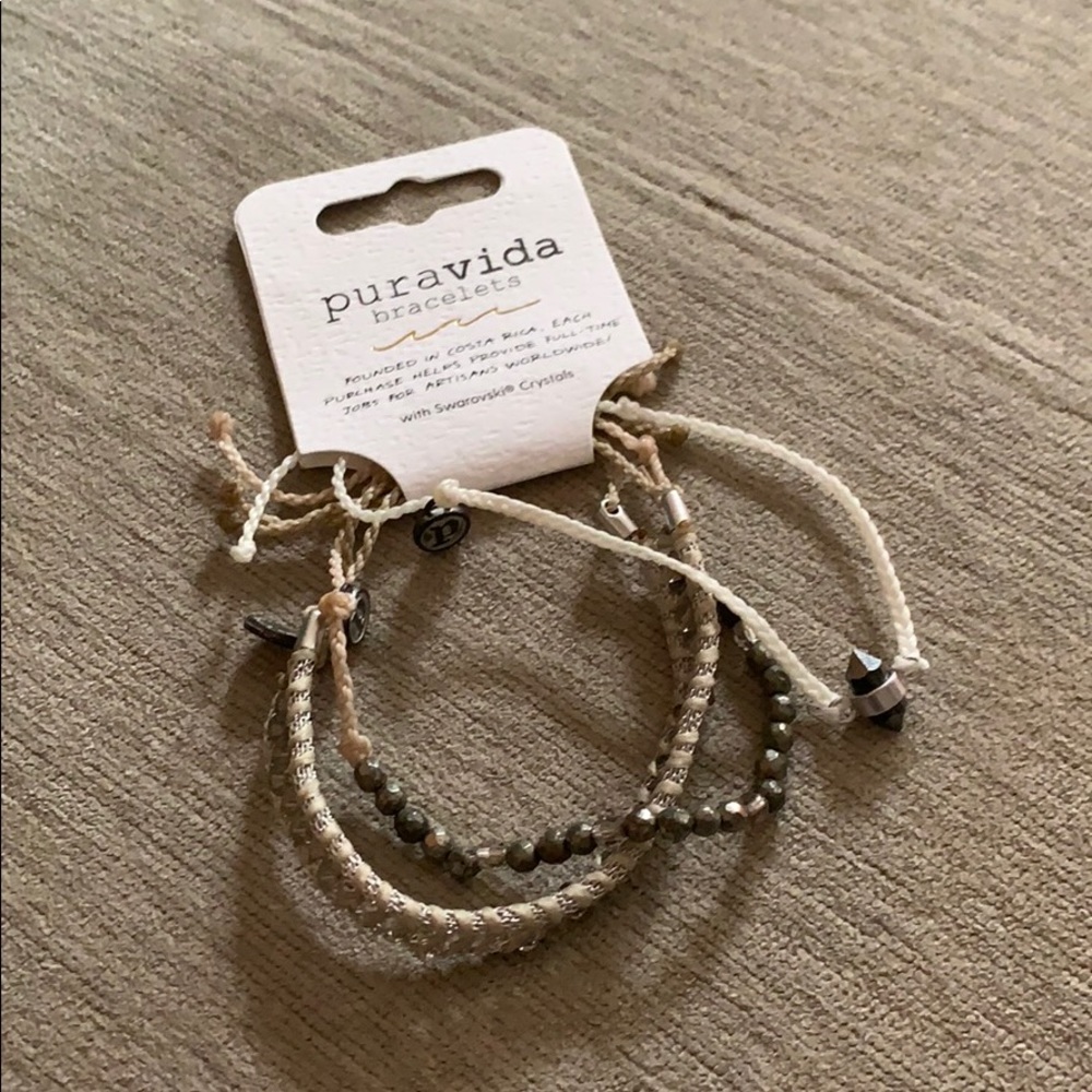 Beautiful monthly club Pura Vida bracelets